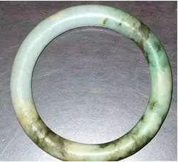 玻璃种帝王绿48亿手镯翡翠原石是按斤卖的吗-第33张图片-翡翠网 玻璃种帝王绿48亿手镯翡翠原石是按斤卖的吗-第33张图片-翡翠网