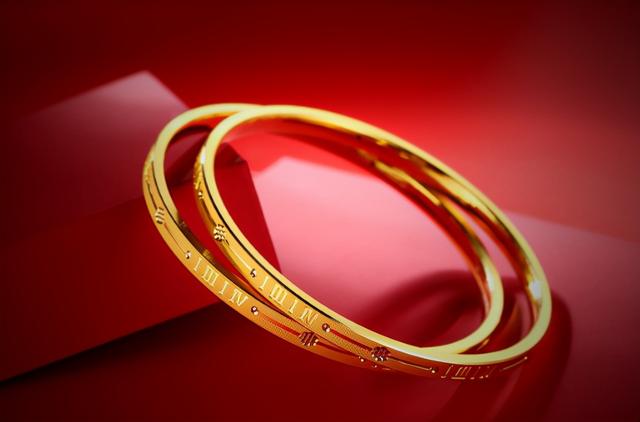 翡翠手镯表面摸起来不光滑翡翠玉镯表面刮痕-第1张图片-翡翠网 翡翠手镯表面摸起来不光滑翡翠玉镯表面刮痕-第1张图片-翡翠网