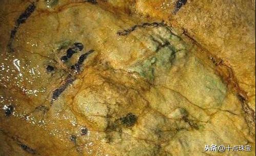 关于翡翠原石皮壳的绺裂的信息-第11张图片-翡翠网 关于翡翠原石皮壳的绺裂的信息-第11张图片-翡翠网