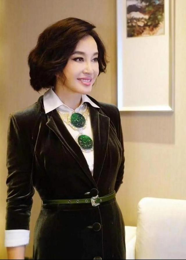 新买的翡翠手镯怎么保养阿姨一直想买翡翠手镯-第13张图片-翡翠网 新买的翡翠手镯怎么保养阿姨一直想买翡翠手镯-第13张图片-翡翠网