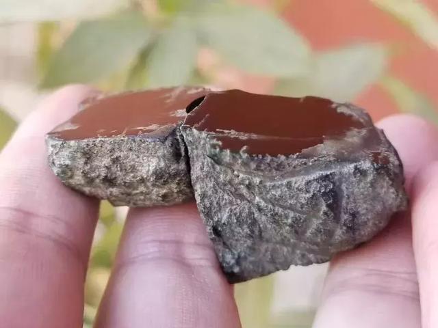 翡翠戒面原石切割视频翡翠原石叫什么-第1张图片-翡翠网 翡翠戒面原石切割视频翡翠原石叫什么-第1张图片-翡翠网