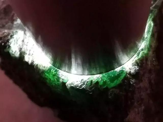 翡翠戒面原石切割视频翡翠原石叫什么-第5张图片-翡翠网 翡翠戒面原石切割视频翡翠原石叫什么-第5张图片-翡翠网