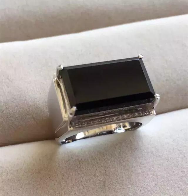 翡翠戒面原石切割视频翡翠原石叫什么-第6张图片-翡翠网 翡翠戒面原石切割视频翡翠原石叫什么-第6张图片-翡翠网