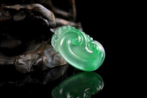 翡翠毛料原石翡翠原石上面的字符-第1张图片-翡翠网 翡翠毛料原石翡翠原石上面的字符-第1张图片-翡翠网