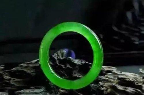 1万左右翡翠手镯图片翡翠怎么选才是最好的-第1张图片-翡翠网 1万左右翡翠手镯图片翡翠怎么选才是最好的-第1张图片-翡翠网