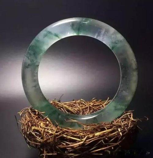1万左右翡翠手镯图片翡翠怎么选才是最好的-第2张图片-翡翠网 1万左右翡翠手镯图片翡翠怎么选才是最好的-第2张图片-翡翠网