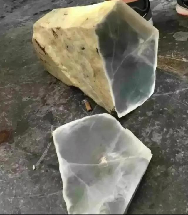 关于开翡翠原石的信息-第3张图片-翡翠网 关于开翡翠原石的信息-第3张图片-翡翠网