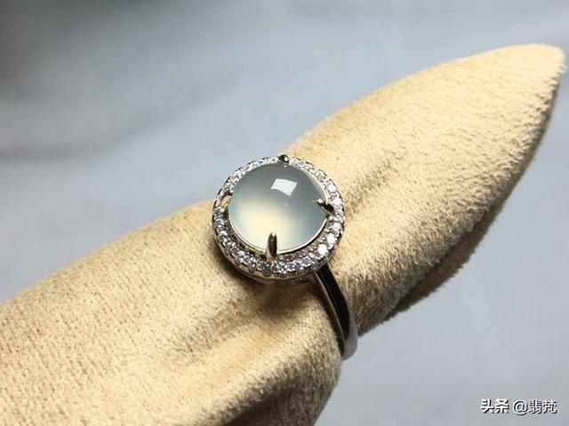 包含冰种白色翡翠戒指价格的词条-第2张图片-翡翠网 包含冰种白色翡翠戒指价格的词条-第2张图片-翡翠网