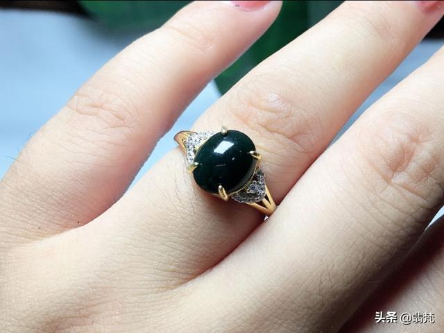 包含冰种白色翡翠戒指价格的词条-第5张图片-翡翠网 包含冰种白色翡翠戒指价格的词条-第5张图片-翡翠网