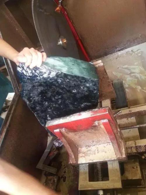 翡翠原石讲解到切割翡翠原石叫什么-第2张图片-翡翠网 翡翠原石讲解到切割翡翠原石叫什么-第2张图片-翡翠网