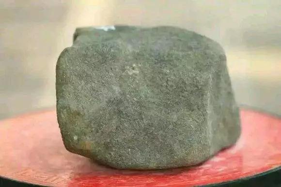 关于翡翠原石皮壳怎么分家的信息-第11张图片-翡翠网 关于翡翠原石皮壳怎么分家的信息-第11张图片-翡翠网