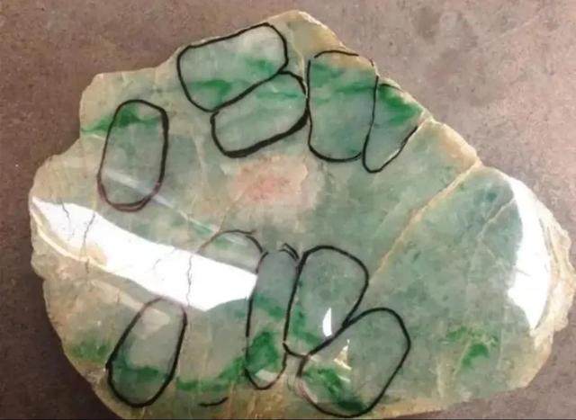 色花料翡翠原石翡翠冰晴与色料的区别-第4张图片-翡翠网 色花料翡翠原石翡翠冰晴与色料的区别-第4张图片-翡翠网