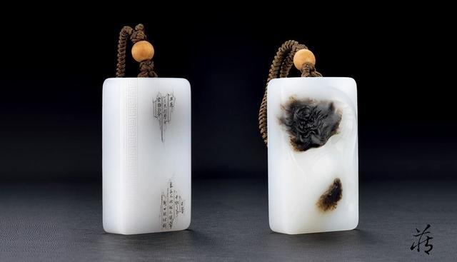 纯黑皮翡翠原石最能出什么色的简单介绍-第1张图片-翡翠网 纯黑皮翡翠原石最能出什么色的简单介绍-第1张图片-翡翠网