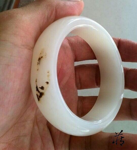 纯黑皮翡翠原石最能出什么色的简单介绍-第12张图片-翡翠网 纯黑皮翡翠原石最能出什么色的简单介绍-第12张图片-翡翠网