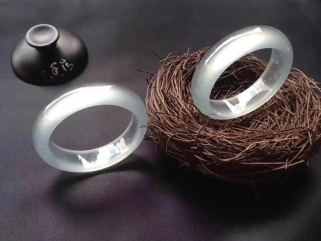 翡翠知识资料,翡翠原石吸水好还是不吸水好-第4张图片-翡翠网 翡翠知识资料,翡翠原石吸水好还是不吸水好-第4张图片-翡翠网