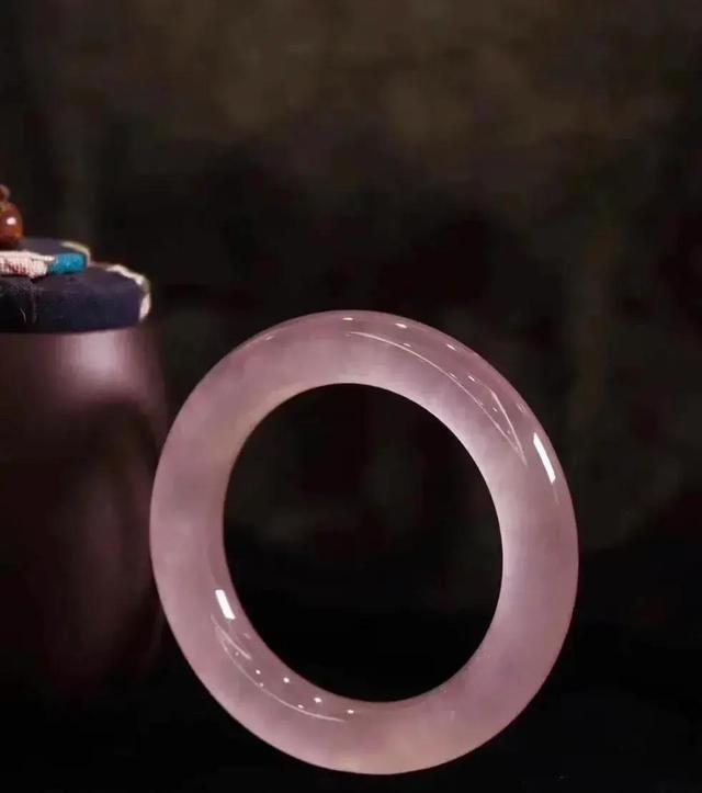 翡翠知识资料,翡翠原石吸水好还是不吸水好-第5张图片-翡翠网 翡翠知识资料,翡翠原石吸水好还是不吸水好-第5张图片-翡翠网