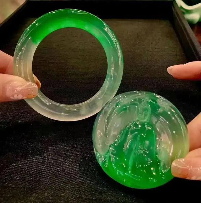 翡翠知识资料,翡翠原石吸水好还是不吸水好-第11张图片-翡翠网 翡翠知识资料,翡翠原石吸水好还是不吸水好-第11张图片-翡翠网