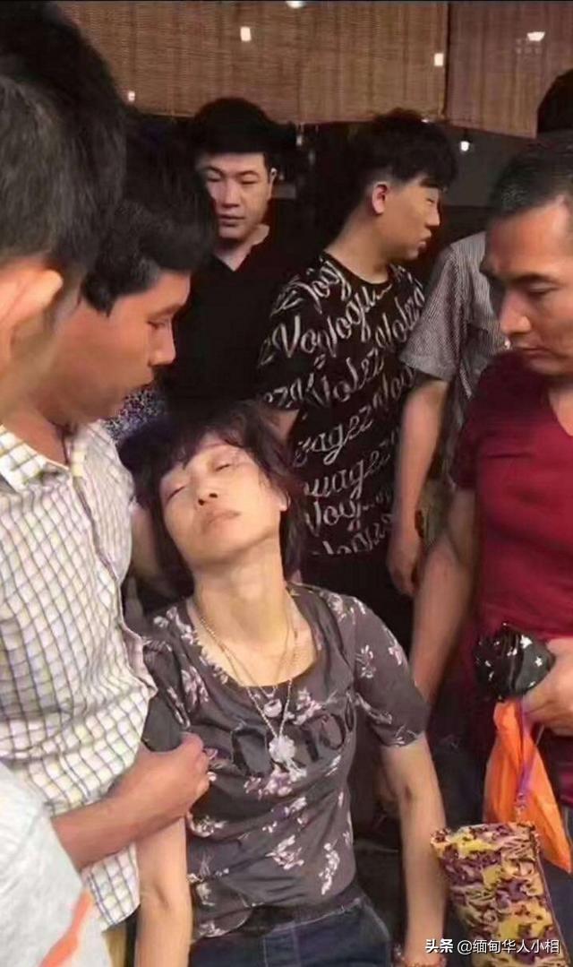 戴玉镯手腕起痱子戴上翡翠手镯之后手痒怎么回事-第1张图片-翡翠网 戴玉镯手腕起痱子戴上翡翠手镯之后手痒怎么回事-第1张图片-翡翠网