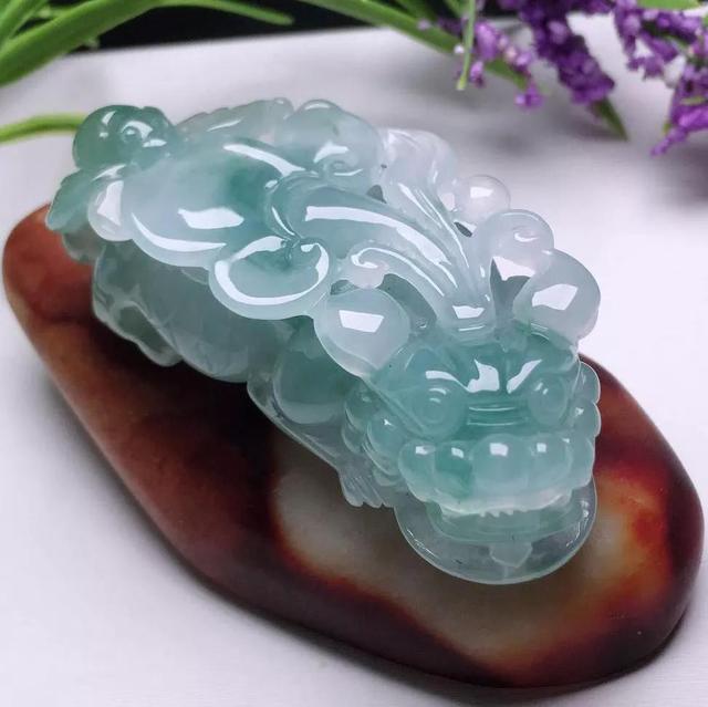 千万不要左手戴银手镯,左手貔貅右手翡翠手镯可以吗-第1张图片-翡翠网 千万不要左手戴银手镯,左手貔貅右手翡翠手镯可以吗-第1张图片-翡翠网