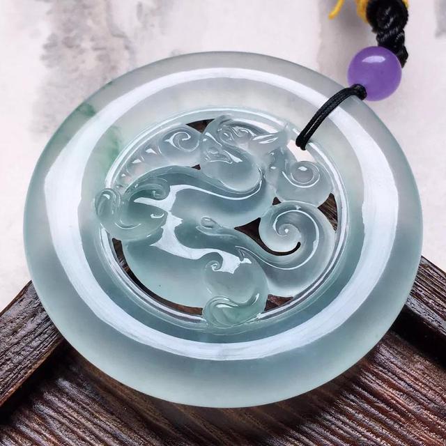 千万不要左手戴银手镯,左手貔貅右手翡翠手镯可以吗-第4张图片-翡翠网 千万不要左手戴银手镯,左手貔貅右手翡翠手镯可以吗-第4张图片-翡翠网