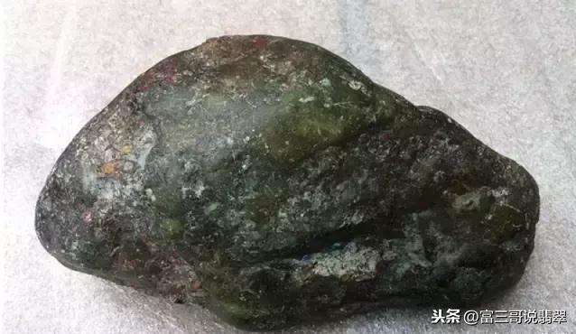 缅甸翡翠原石黑皮好吗,翡翠原石哪里好-第1张图片-翡翠网 缅甸翡翠原石黑皮好吗,翡翠原石哪里好-第1张图片-翡翠网