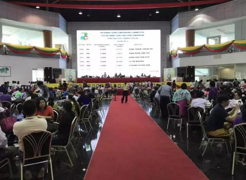 糯种翡翠绿带手镯的简单介绍-第1张图片-翡翠网 糯种翡翠绿带手镯的简单介绍-第1张图片-翡翠网