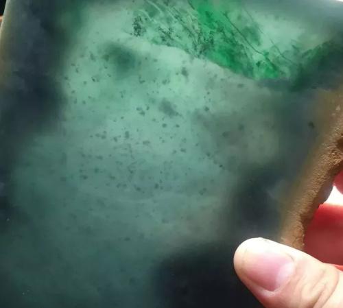 糯种翡翠绿带手镯的简单介绍-第9张图片-翡翠网 糯种翡翠绿带手镯的简单介绍-第9张图片-翡翠网