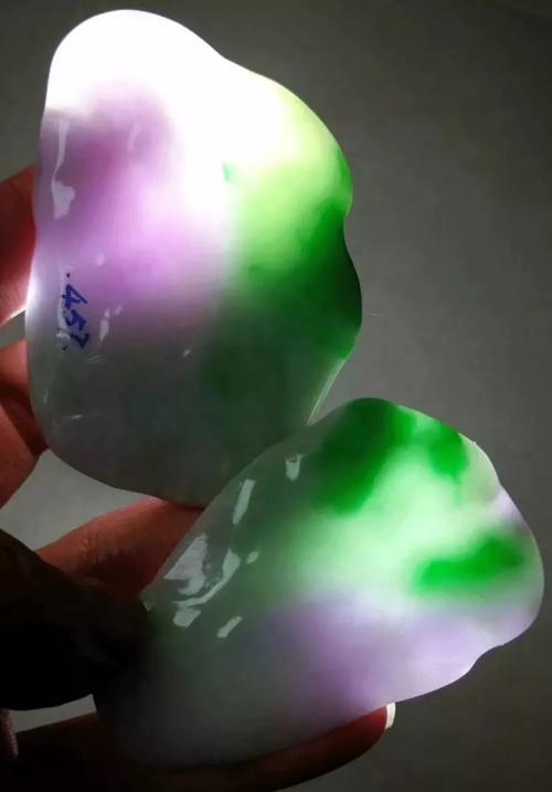 糯种翡翠绿带手镯的简单介绍-第12张图片-翡翠网 糯种翡翠绿带手镯的简单介绍-第12张图片-翡翠网