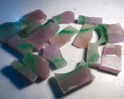 糯种翡翠绿带手镯的简单介绍-第17张图片-翡翠网 糯种翡翠绿带手镯的简单介绍-第17张图片-翡翠网