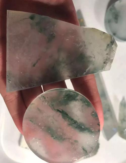 糯种翡翠绿带手镯的简单介绍-第19张图片-翡翠网 糯种翡翠绿带手镯的简单介绍-第19张图片-翡翠网