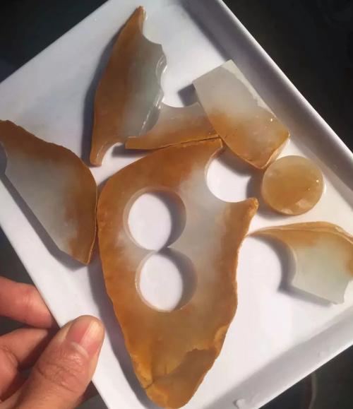 糯种翡翠绿带手镯的简单介绍-第24张图片-翡翠网 糯种翡翠绿带手镯的简单介绍-第24张图片-翡翠网