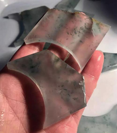 糯种翡翠绿带手镯的简单介绍-第32张图片-翡翠网 糯种翡翠绿带手镯的简单介绍-第32张图片-翡翠网