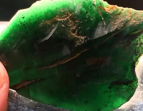 糯种翡翠绿带手镯的简单介绍-第36张图片-翡翠网 糯种翡翠绿带手镯的简单介绍-第36张图片-翡翠网