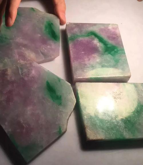 糯种翡翠绿带手镯的简单介绍-第42张图片-翡翠网 糯种翡翠绿带手镯的简单介绍-第42张图片-翡翠网