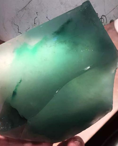 糯种翡翠绿带手镯的简单介绍-第53张图片-翡翠网 糯种翡翠绿带手镯的简单介绍-第53张图片-翡翠网