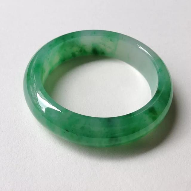 极品翡翠原石切开图片带色翡翠原石切开视频-第7张图片-翡翠网 极品翡翠原石切开图片带色翡翠原石切开视频-第7张图片-翡翠网