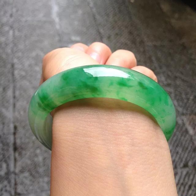 极品翡翠原石切开图片带色翡翠原石切开视频-第8张图片-翡翠网 极品翡翠原石切开图片带色翡翠原石切开视频-第8张图片-翡翠网