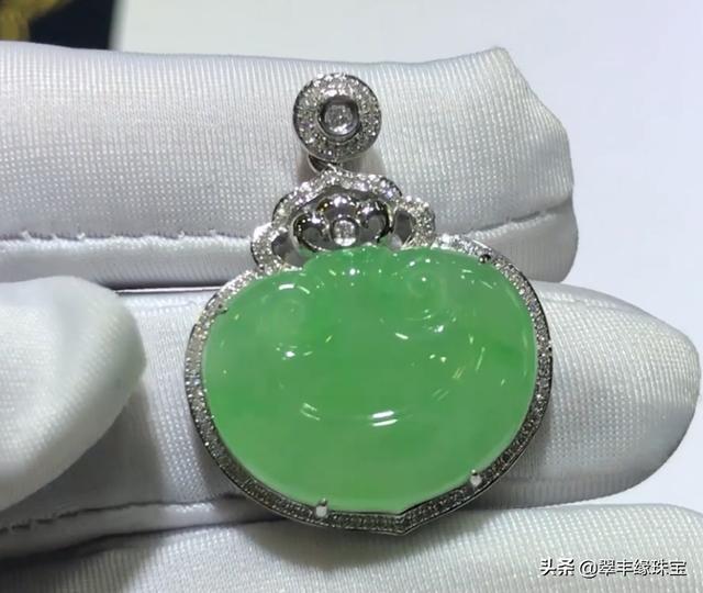 A货翡翠手镯翡翠图片吊坠-第3张图片-翡翠网 A货翡翠手镯翡翠图片吊坠-第3张图片-翡翠网