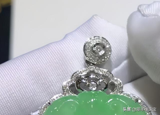 A货翡翠手镯翡翠图片吊坠-第4张图片-翡翠网 A货翡翠手镯翡翠图片吊坠-第4张图片-翡翠网