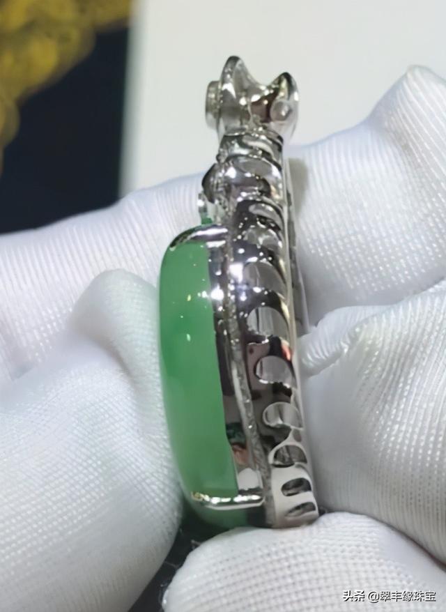 A货翡翠手镯翡翠图片吊坠-第5张图片-翡翠网 A货翡翠手镯翡翠图片吊坠-第5张图片-翡翠网
