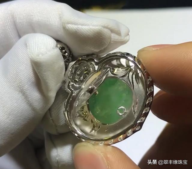 A货翡翠手镯翡翠图片吊坠-第7张图片-翡翠网 A货翡翠手镯翡翠图片吊坠-第7张图片-翡翠网