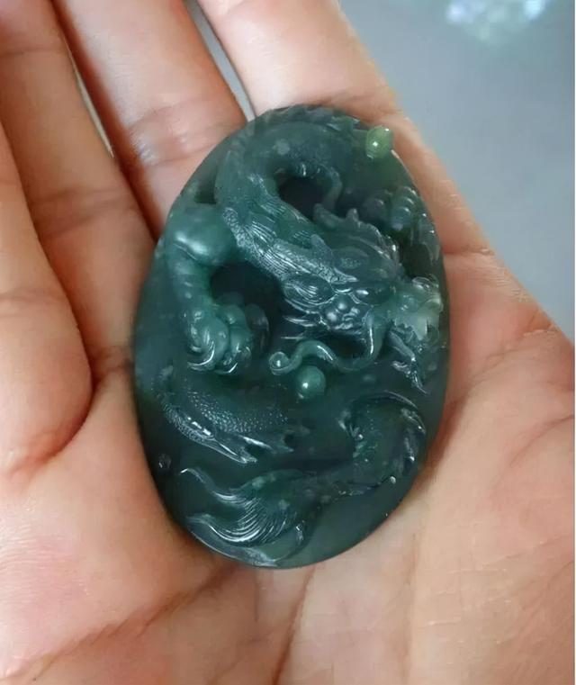 缅甸翡翠油青绿值钱吗缅甸油青翡翠原石-第1张图片-翡翠网 缅甸翡翠油青绿值钱吗缅甸油青翡翠原石-第1张图片-翡翠网