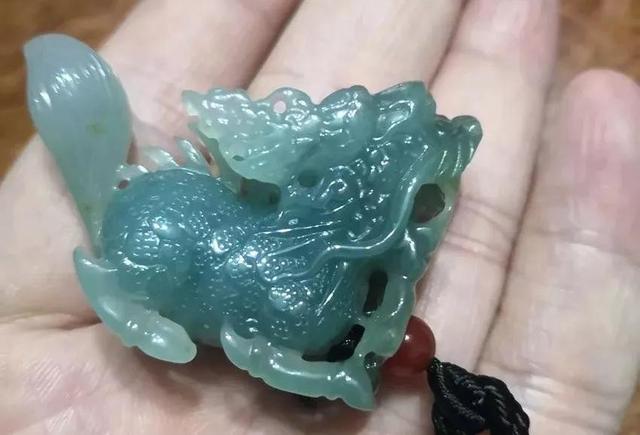 缅甸翡翠油青绿值钱吗缅甸油青翡翠原石-第2张图片-翡翠网 缅甸翡翠油青绿值钱吗缅甸油青翡翠原石-第2张图片-翡翠网