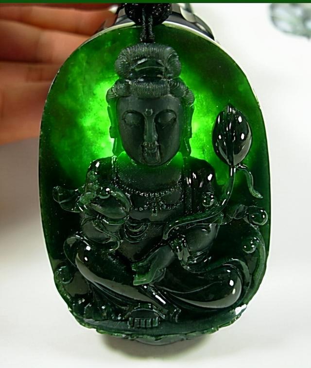 缅甸翡翠油青绿值钱吗缅甸油青翡翠原石-第5张图片-翡翠网 缅甸翡翠油青绿值钱吗缅甸油青翡翠原石-第5张图片-翡翠网