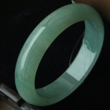 糯化翡翠价格多少的简单介绍-第1张图片-翡翠网 糯化翡翠价格多少的简单介绍-第1张图片-翡翠网