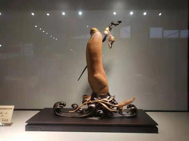 翡翠原石的行情,青绿翡翠原石值钱吗-第3张图片-翡翠网 翡翠原石的行情,青绿翡翠原石值钱吗-第3张图片-翡翠网