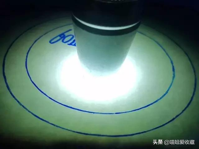 老年妇女戴翡翠手镯什么条型好看老人银手镯图片-第4张图片-翡翠网