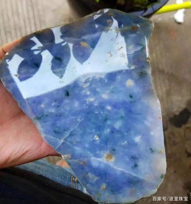 木那街堆杨梅皮赌石,新场木那翡翠原石视频-第5张图片-翡翠网 木那街堆杨梅皮赌石,新场木那翡翠原石视频-第5张图片-翡翠网