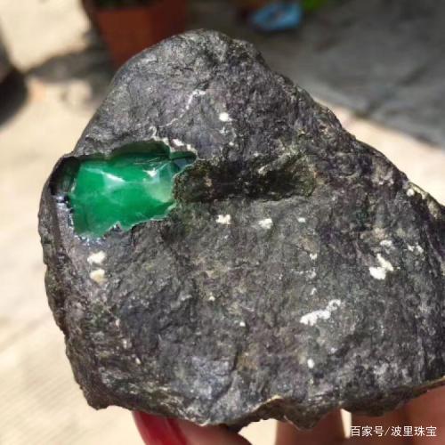 木那街堆杨梅皮赌石,新场木那翡翠原石视频-第6张图片-翡翠网 木那街堆杨梅皮赌石,新场木那翡翠原石视频-第6张图片-翡翠网