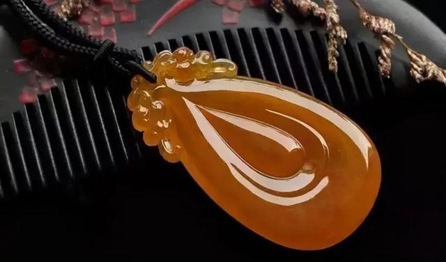 什么是冰种翡翠黄翡翡翠知识-第6张图片-翡翠网 什么是冰种翡翠黄翡翡翠知识-第6张图片-翡翠网